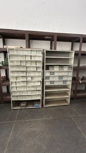 Estante aço com gavetas organizadoras