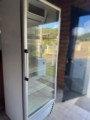 Geladeira Expositora de Bebidas