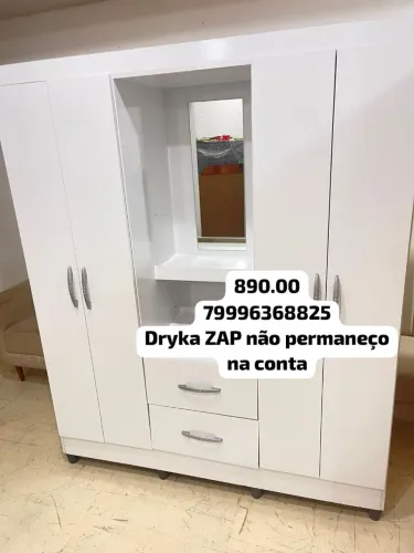 Guarda roupas com espelho