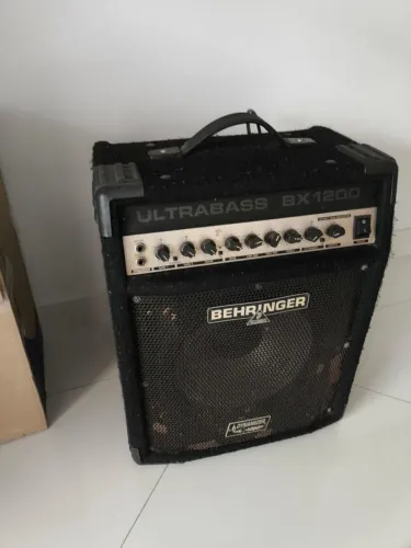 Amplificador ULTRABASS BX 1200 Behringer