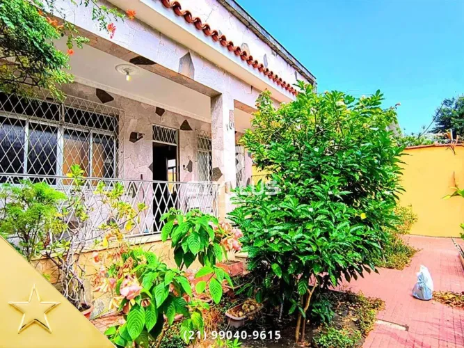 Casa Linear Vintage com Amplo Quintal e Edícula na Piedade! M23T