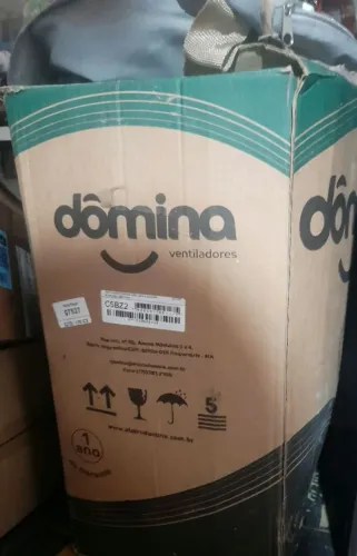 Vendo caixa de roupas