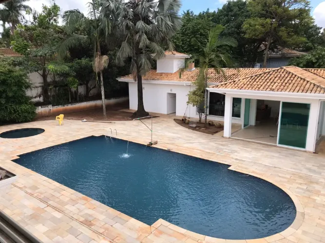 Chácara com 5 quartos à venda, 714 m² de área interna - Cond. Amigo dos Jardins