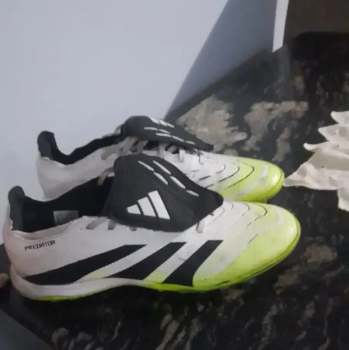 Chuteira society adidas predator