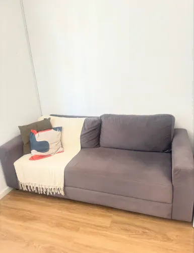Sofá três lugares 