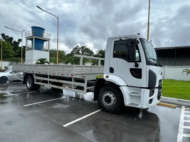 Caminhão Ford Cargo 1717e , 2011/12 . Valor: 190mil no chassis ou 210mil com a carroceria.