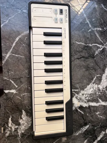 Controlador MIDI Arturia Microlab