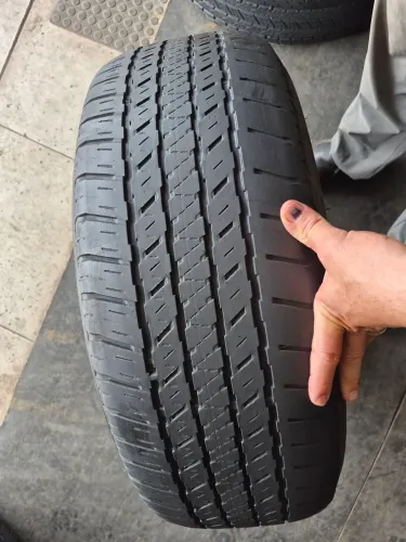 Um pneu 265/60/18 Bridgestone meia vida para camionete (230 em 3× no ct