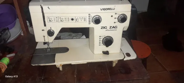 Máquina de costura vigorelli zig-zag