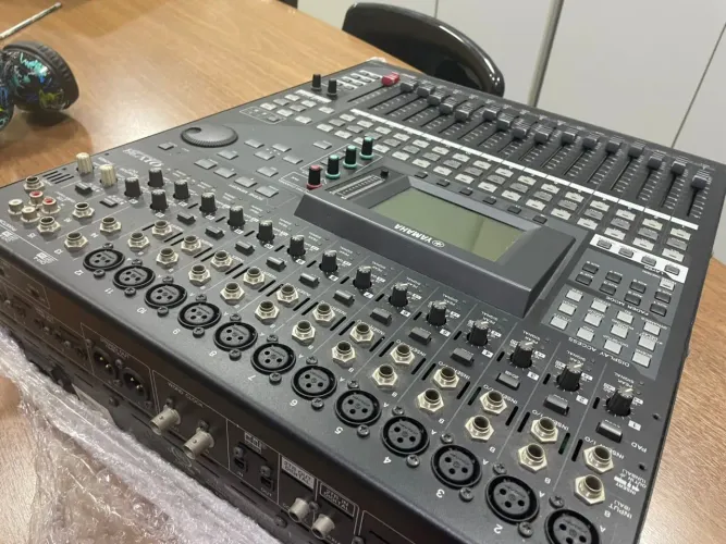 MESA DE SOM DIGITAL YAMAHA 01V96.