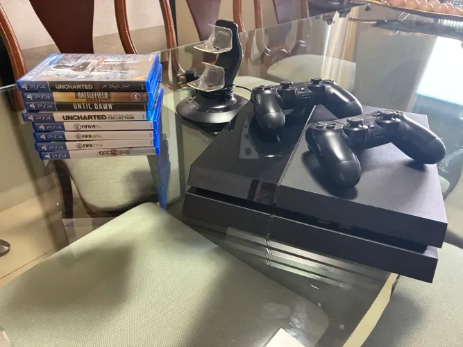PS4 + 2 controles + 8 jogos originais