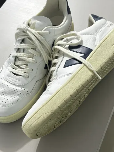 Vendo Tênis pouco usado Veja V-90 Leather White/Navy - Tamanho 43
