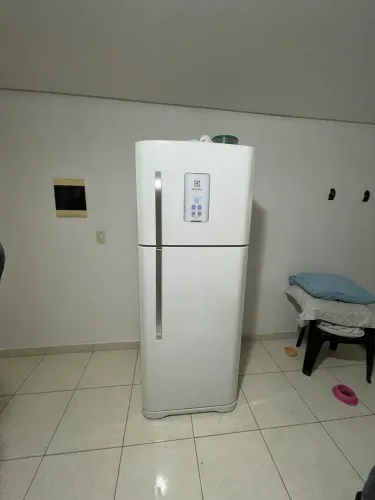 Vendo geladeira super conversada