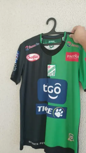 Camisa do Oriente Petrolero 