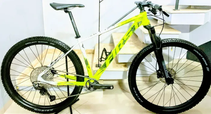 Linda First (17.5) Athymus, Shimano Deore 12v (18x). Trocas 6k
