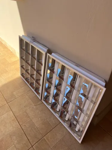 Kit com 2 Luminárias Comerciais Abalux A-06 4x20W - Ótimo Estado