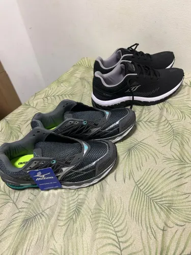 Vendo dois tênis novos nunca usados