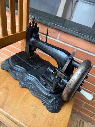 Máquina de costura antiga decoração ou colecao