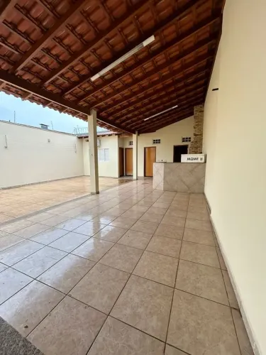 Casa com área gourmet e edícula para locação no Planalto