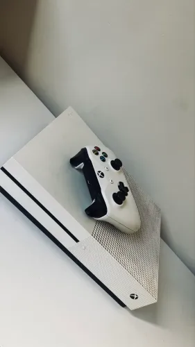 Xbox One S 512GB + Controle