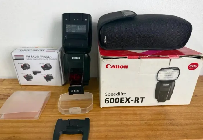 Flash Canon Speedlite 600EX-RT + transmissor + adaptador Bowens - Completo Excelente