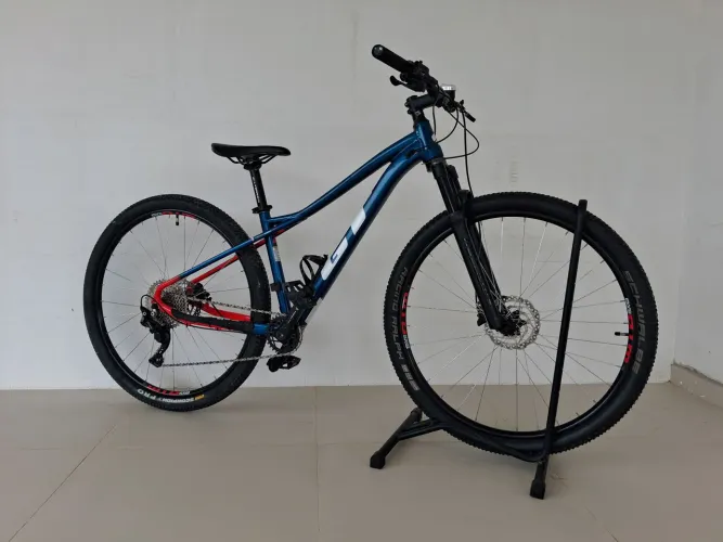 Bicicleta GT Avalanche Comp 29