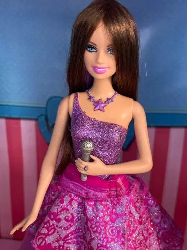 Barbie Keira- A Princesa e a Pop Star
