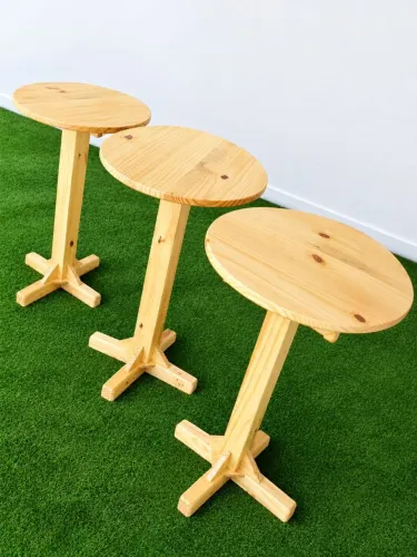 Mesa bistrô. Açaíteria. Pinus. Rústico. Redonda.