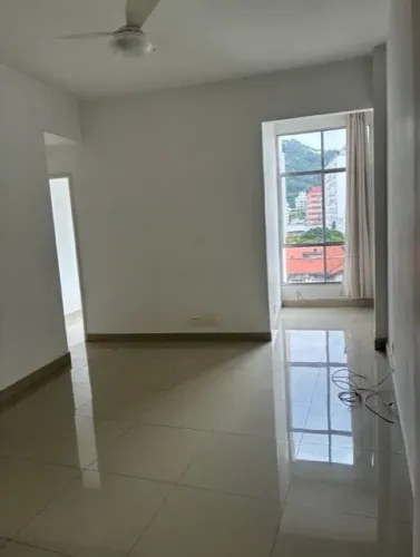 Pr Botafogo, 56 m2, 1 quarto, indevassável, reformado, arejado, silencioso e Portaria 24h