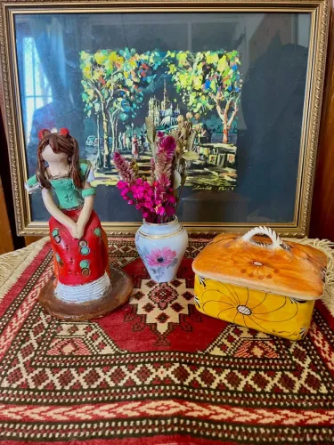 ESCULTURA MOÇA E BISCOITEIRA PINTADA Á MÃO VINTAGE
