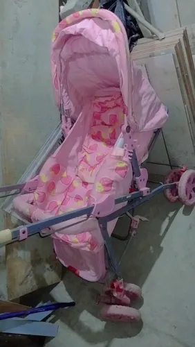 Carrinho de bebê menina