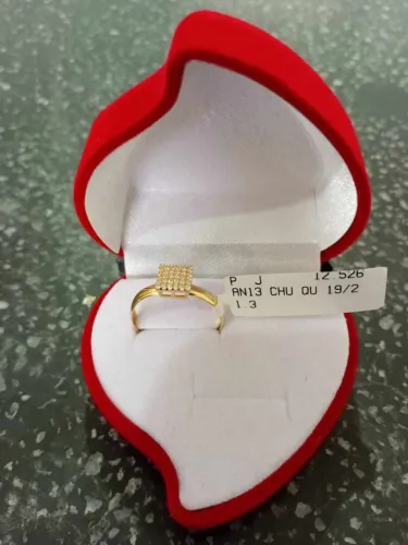 Vendo Anel feminino em ouro 18K número do dedo 19/20 com pedras zircônia
