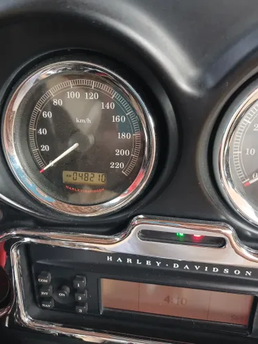 Moto em ótimo estado de conservação, sem detalhes  