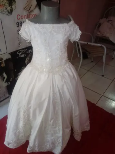 Vestido de noiva madrinha dama pajens ternos e acessórios