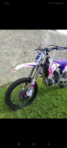 Moto de trilha importada
