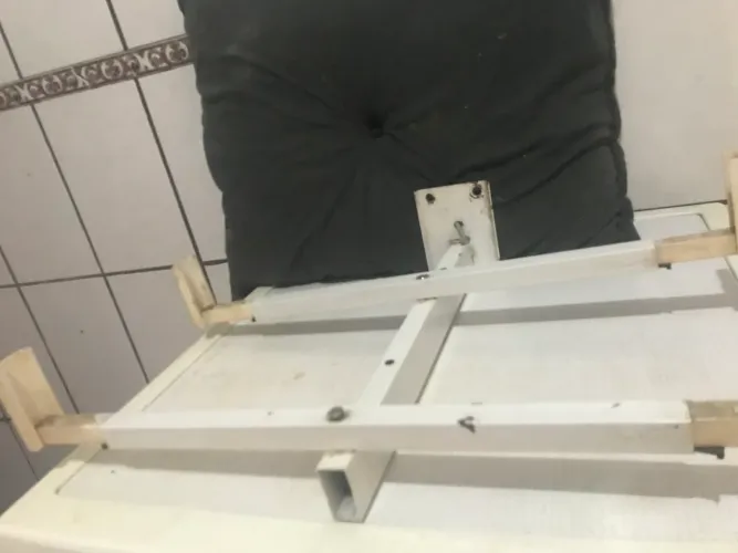 Suporte para microondas reajustável
