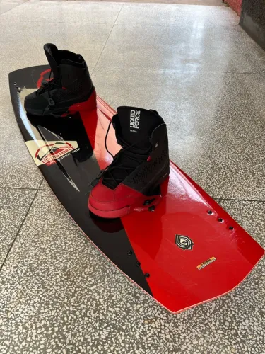 Prancha WAKE Liquid Force Super Trip 144 + botas Ultra
