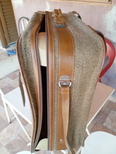 Vendo uma Mala de viagem