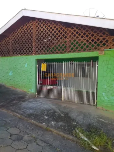 Casa para venda possui 100 metros quadrados com 3 quartos em Centro - Sapucaí-Mirim - MG
