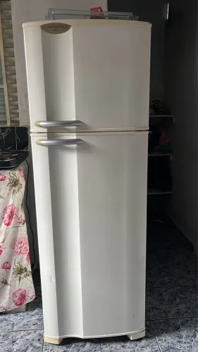 Geladeira FrostFree Df36 gelando só encima 