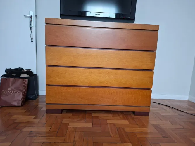 Cômoda de Quarto - Madeira Maciça em Mogno - Perfeita - Motivo Mudança de Cidade 