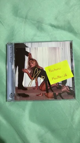 [AUTOGRAFADO] Sabrina Carpenter - CD Man?s Best Friend