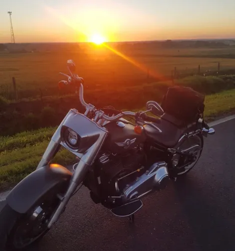 Harley-Davidson Fat Boy 2019 | Escape Vance & Hines de R$ 15 mil | 