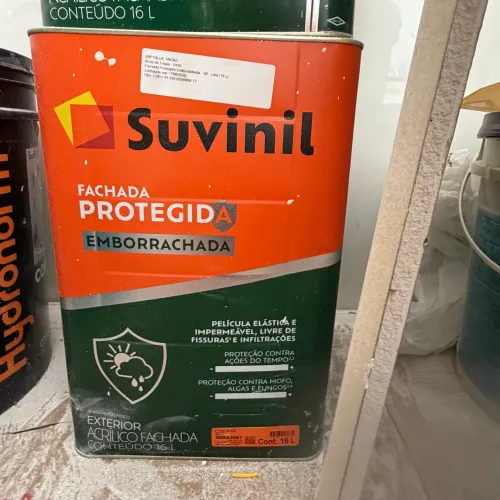 LATA DE TINTA SUVINIL FACHADA PROTEGIDA NA COR BROTO DE FEIJÃO.