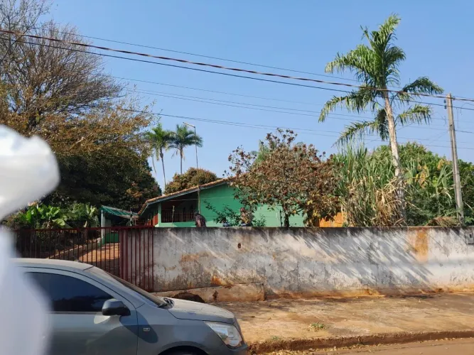 Casa em ótima localização terreno grande