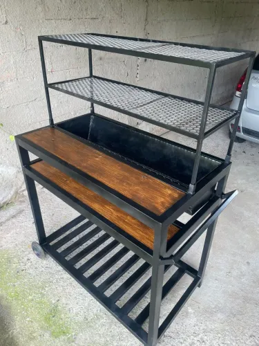 VENDE-SE CHURRASQUEIRA 