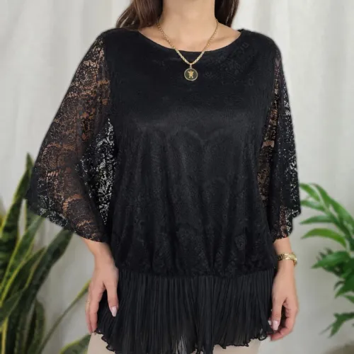 Blusa preta rendada GG