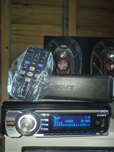 Radio  sony golfinho  com grafico frente  motorizada  acompanha moldura chicote controle 