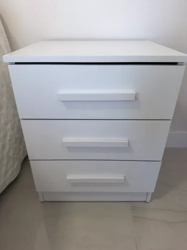 Criado-Mudo Branco com 3 Gavetas