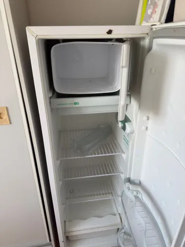 Vendo geladeira semi nova